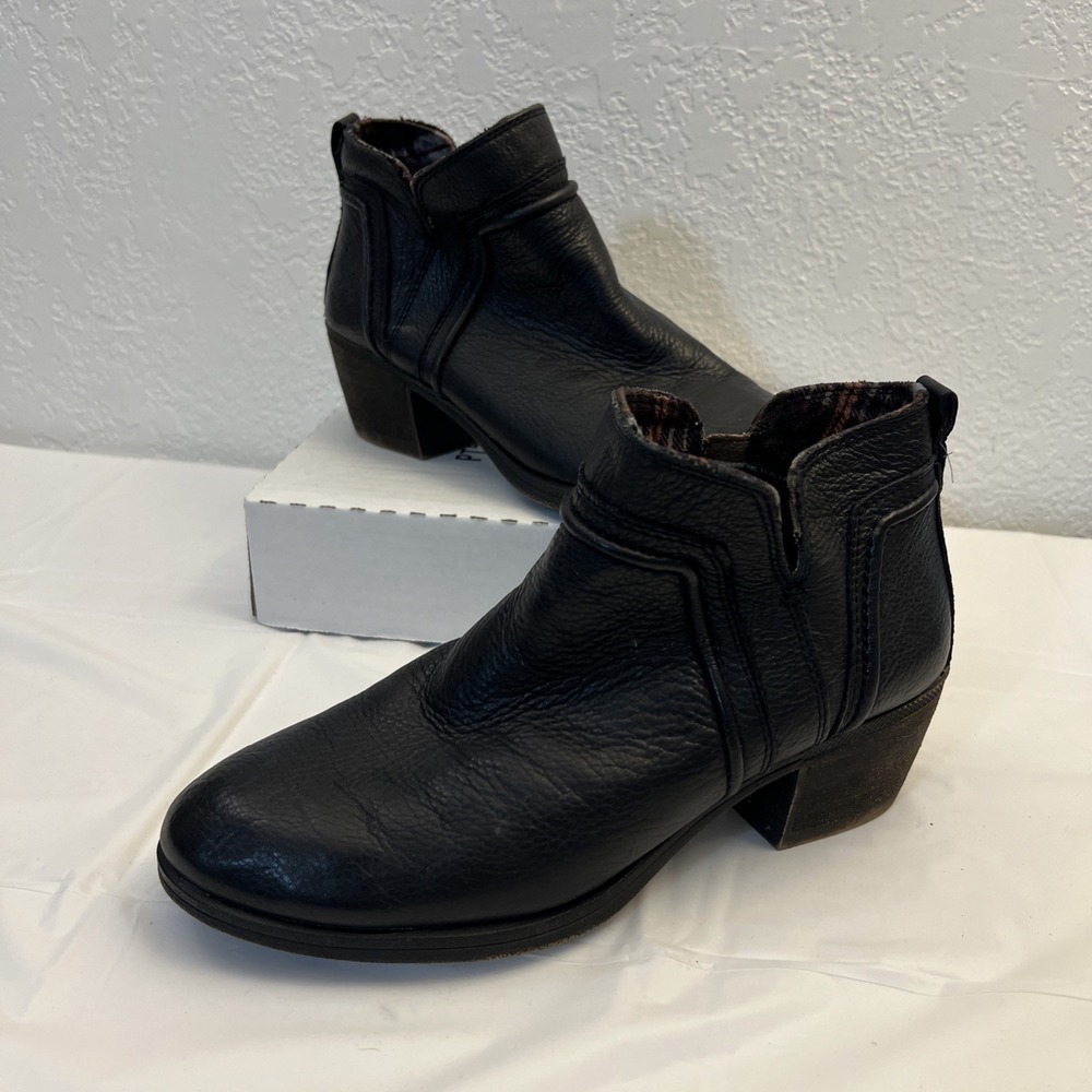 Cobb Hill Anisa V Cut CH6159 Womens Black Leather Ankle Booties Boots Sz 8 Lined